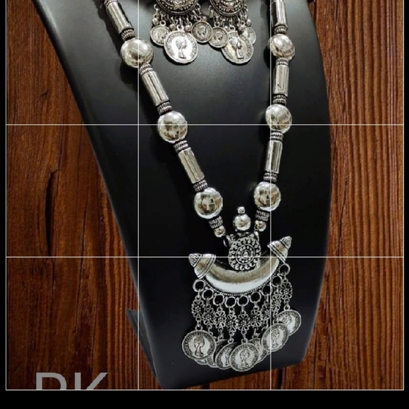 Necklace with earrings - Picture 2 of 5